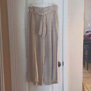 Casual khaki belted wide leg pant, size M.